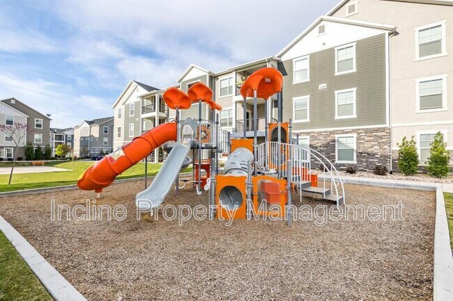 Building Photo - 654 N Emery Dr