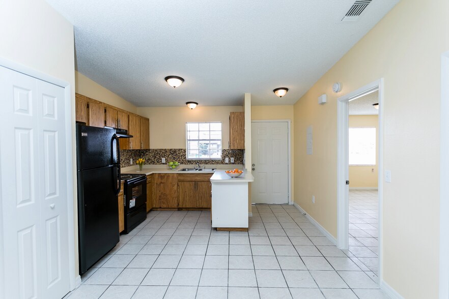 Building Photo - 588 Imperial Pl