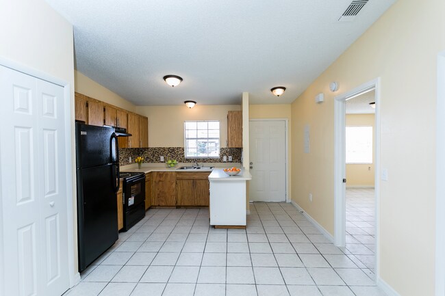 Building Photo - 588 Imperial Pl