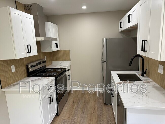 Building Photo - 1018 Urana Ave