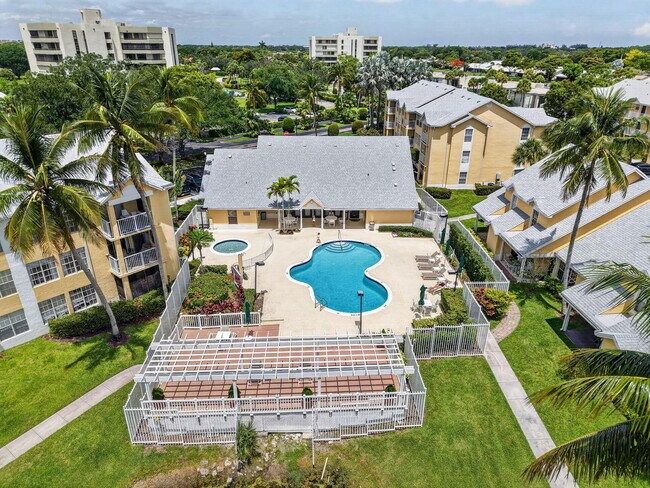 Building Photo - 6323 La Costa Dr