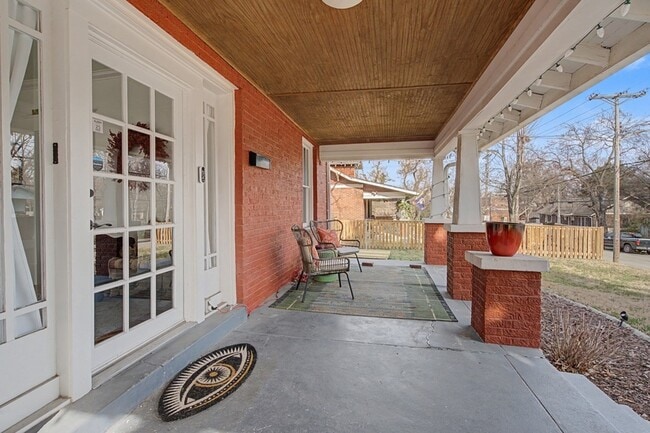 Building Photo - 310 S 7th St