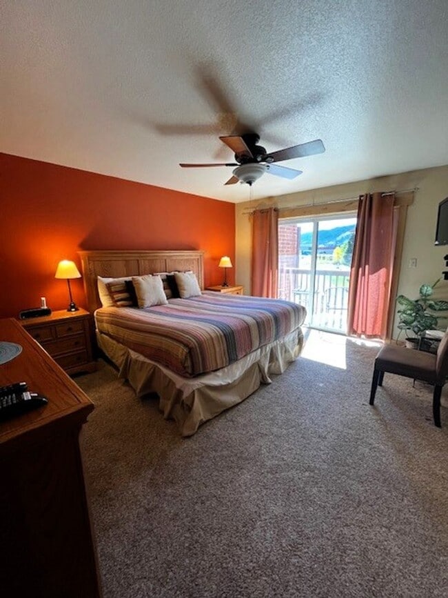 Building Photo - Long Term Rental- Lagoon Townhomes 720D