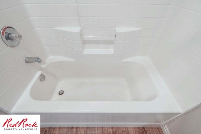 Building Photo - Dog Friendly! Great 2 Bedroom, 2 Bathroom ...