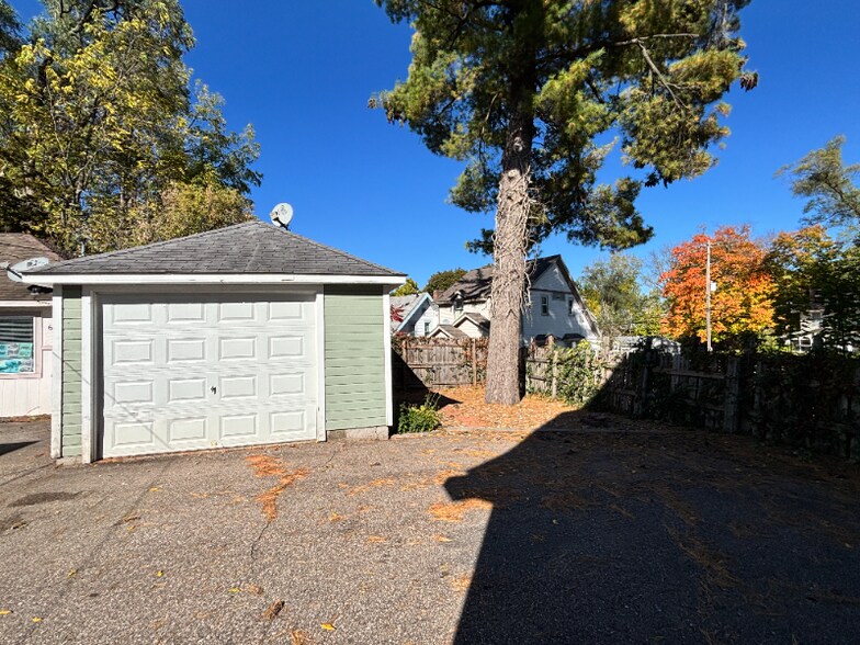 Building Photo - 645 Phillips St