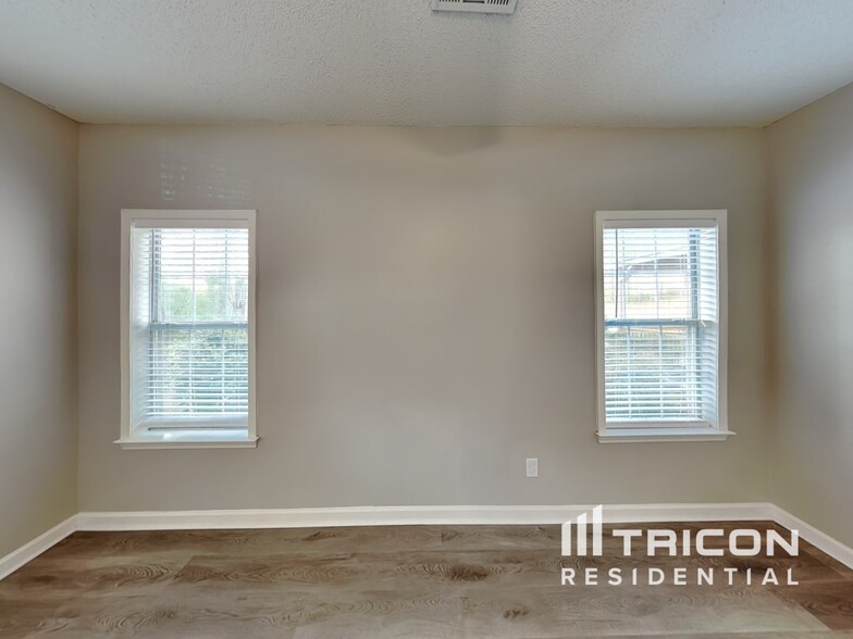 Building Photo - 227 Piedmont Dr