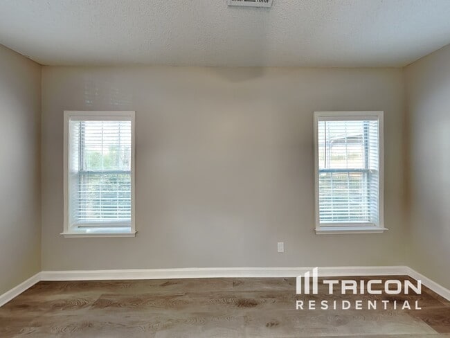 Building Photo - 227 Piedmont Dr