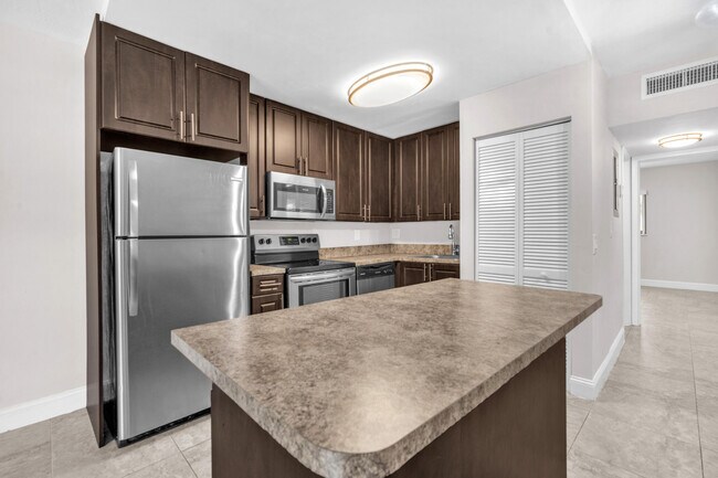 Building Photo - 559 NE 44th St