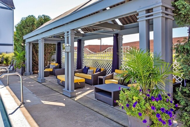 Building Photo - 212 Bach Ct