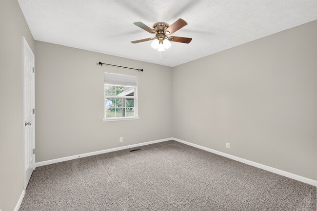 Building Photo - 2504 Angelyn Dr