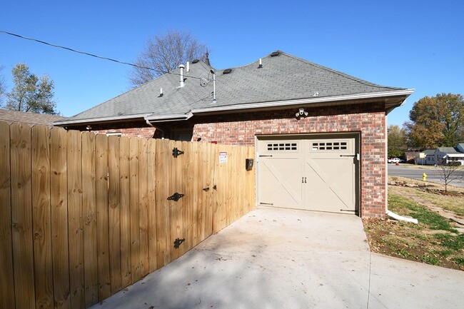 Building Photo - 2 Blocks from MERCY HOSPITAL!     FULLY FU...