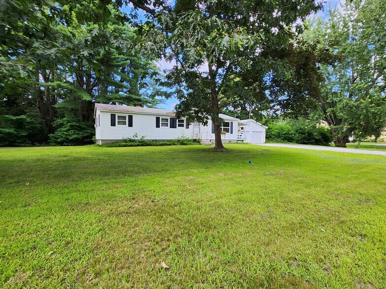 Building Photo - 158 McKeen St