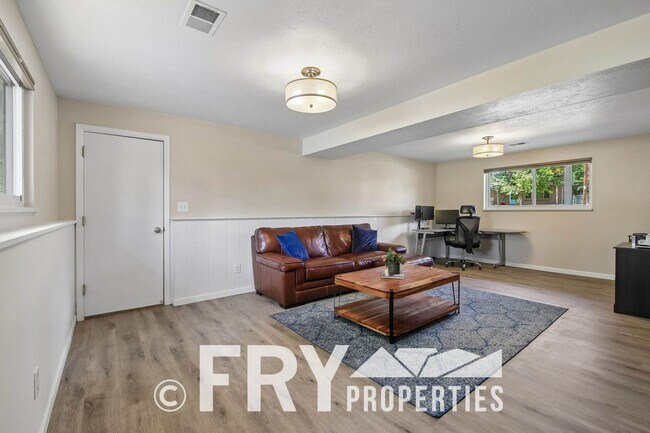 Building Photo - 6459 Brentwood St