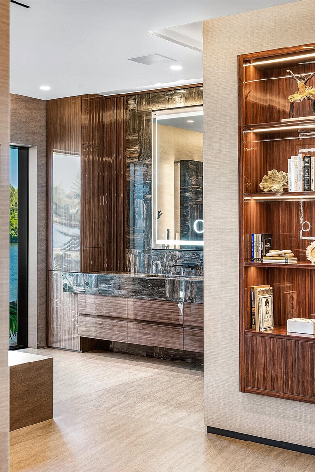 Building Photo - 2934 NE 8th Ave