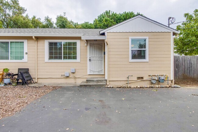 Building Photo - I Street