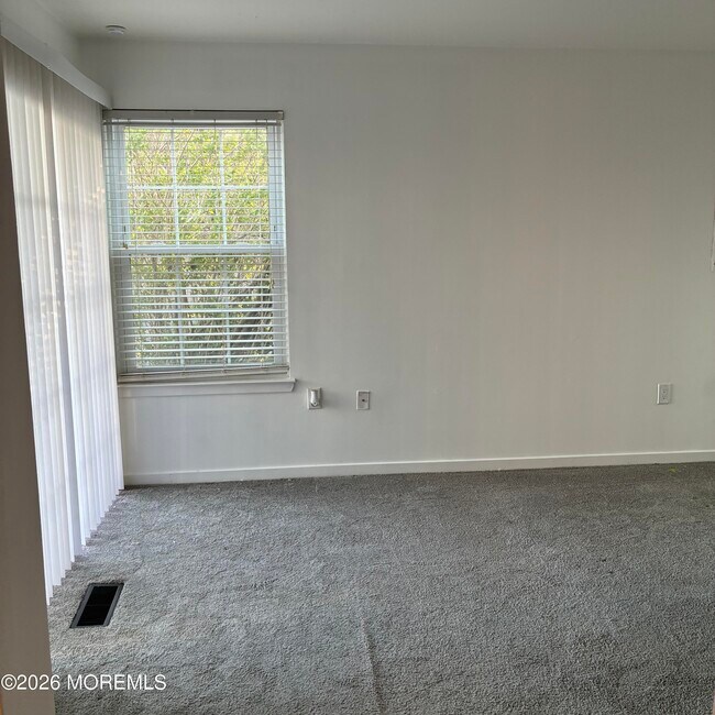 Building Photo - 310 Heather Croft