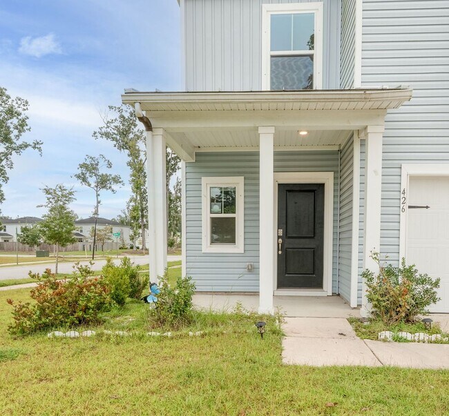 Building Photo - Bright & Spacious Living in Charleston’s G...
