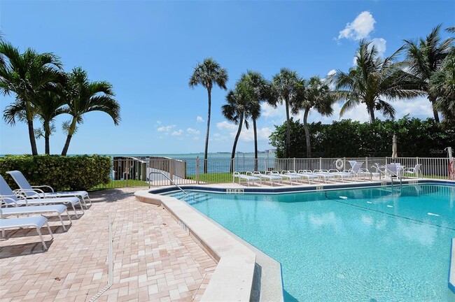 Building Photo - 4822 Ocean Blvd