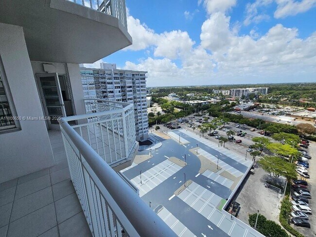 Building Photo - 18051 Biscayne Blvd