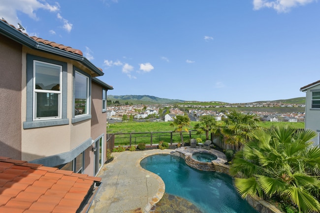 Building Photo - 4 Bed 5 Bath, Beautiful Home In Danville, With A Pool!