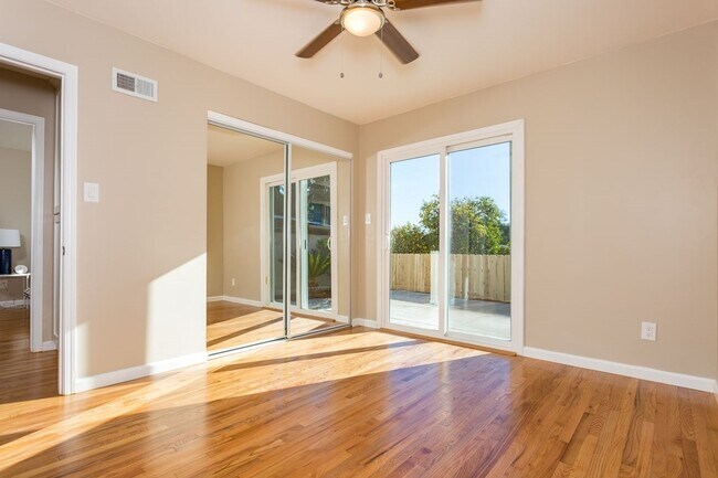Building Photo - PARADISE HLLS BEST KEPT SECRET !!!3 BEDROO...