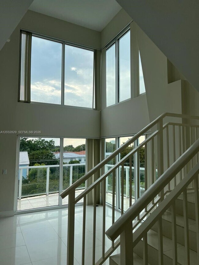 Building Photo - 1650 Brickell Ave