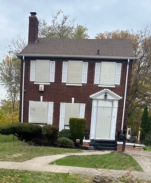 Building Photo - 5966 Eastlawn St