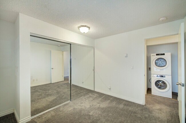 Building Photo - 1Bd/1Ba Mercer Island Condo