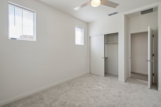 Building Photo - 21283 E Swan Dr