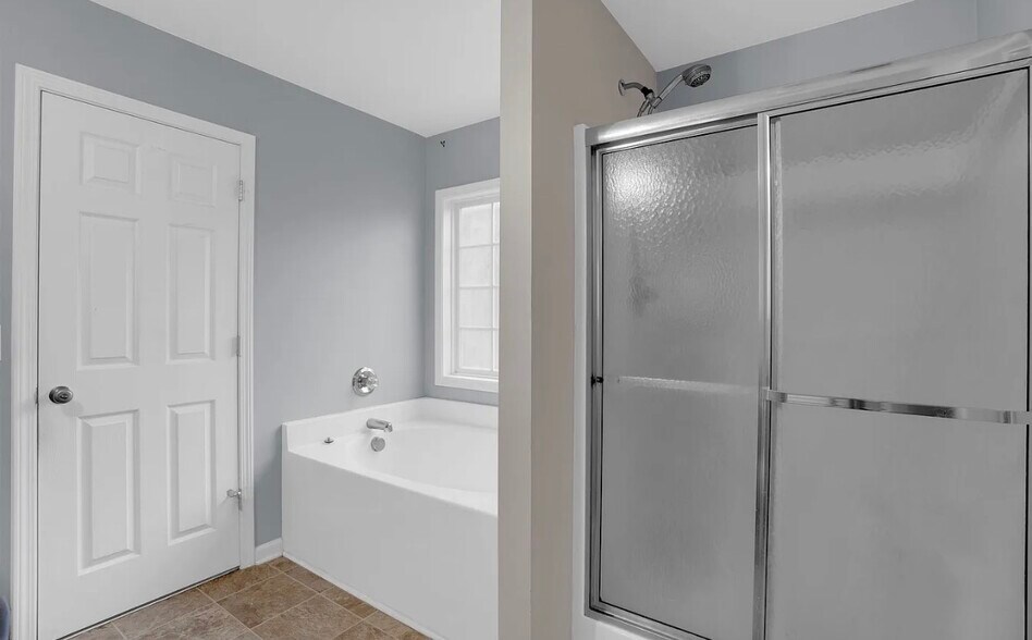 Building Photo - 946 Farnsworth Dr
