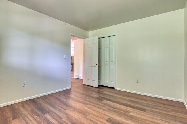 Building Photo - Fantastic Home In Village Seven For Rent