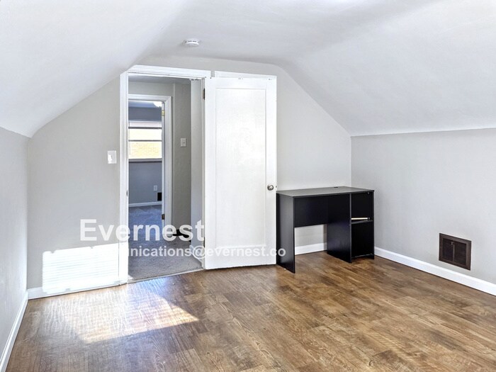 Building Photo - 3216 Elderwood Dr