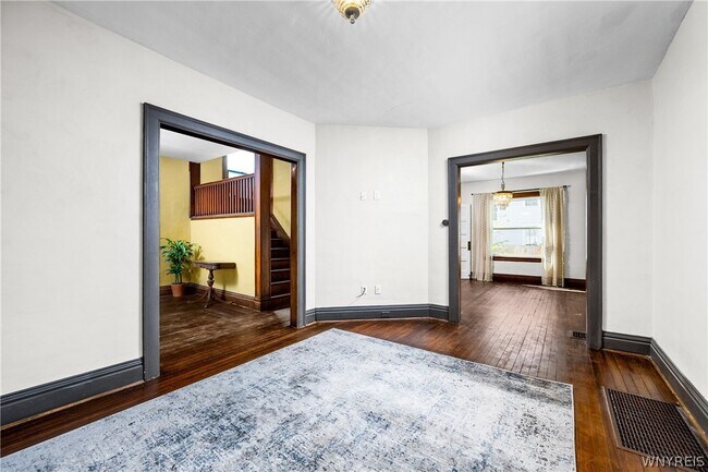 Building Photo - 95 Russell St