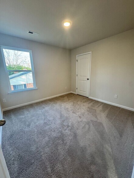 Building Photo - 916 W Sumter St