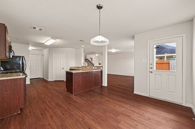 Building Photo - 726 Horseshoe Springs Ln