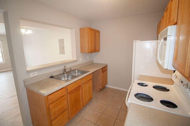 Building Photo - 1413 Greensboro Dr