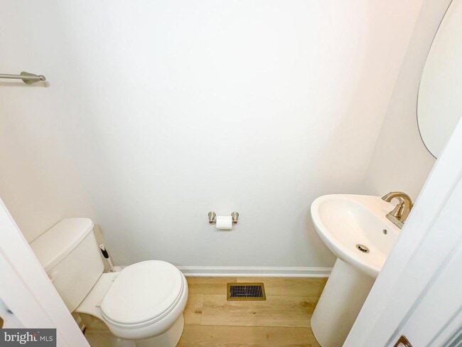Building Photo - 72 Caswell Dr