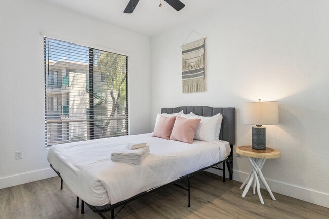 Building Photo - 15608 N 71st St