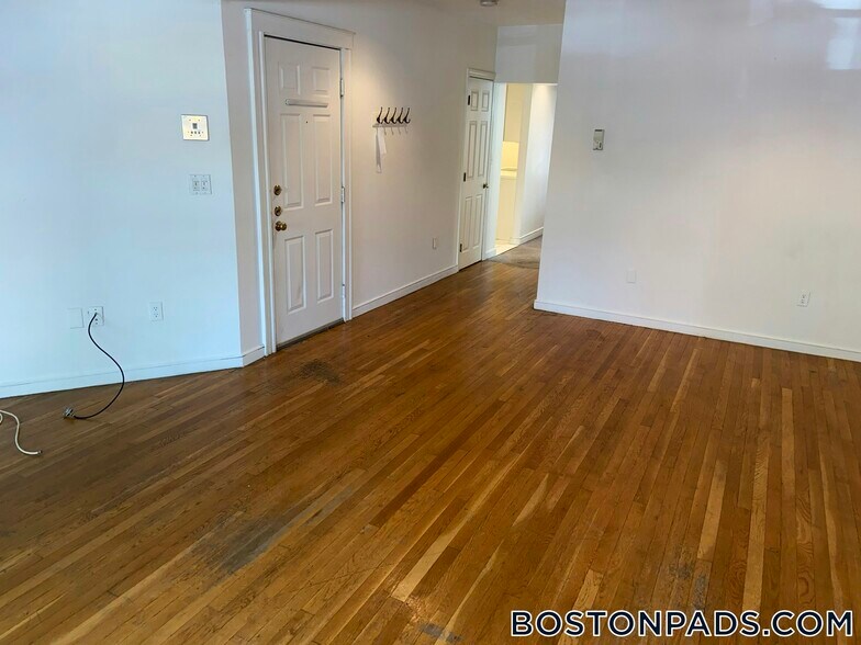 Building Photo - 1742 Washington St