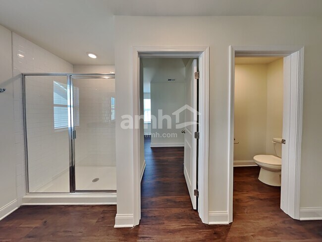 Building Photo - 2022 Windsor Park Ave