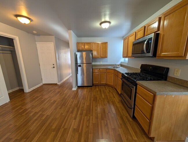 Building Photo - 1346 N 27th St