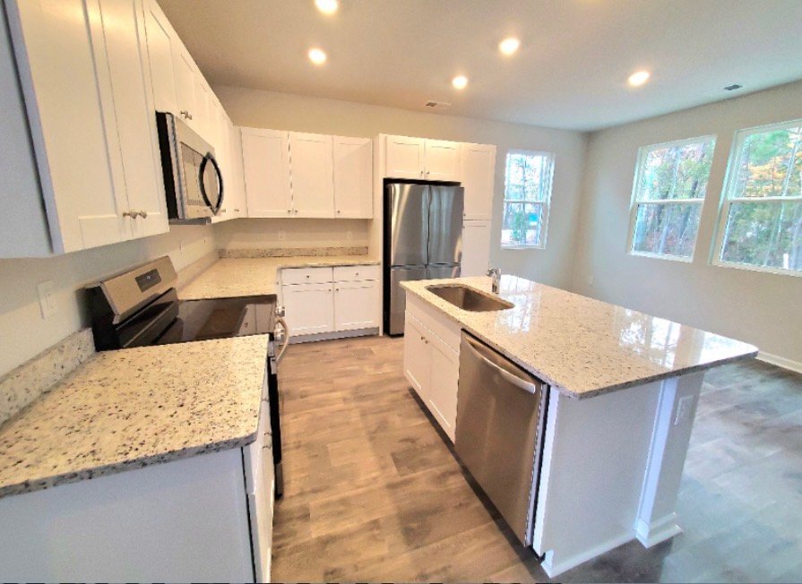 Building Photo - 160 Cypress Holw Dr