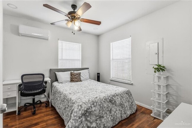 Building Photo - 13 N 21st St