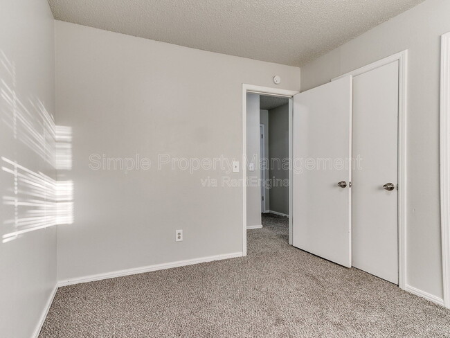 Building Photo - 8510 Candlewood Dr