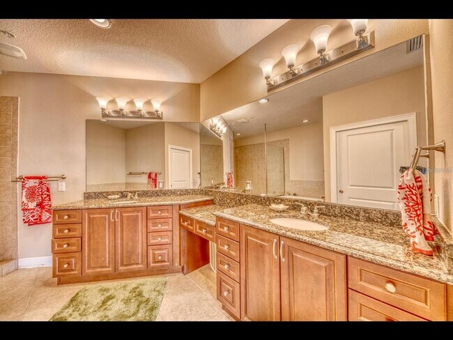 Building Photo - 1042 Bellasol Way
