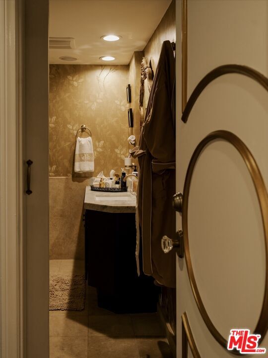 Building Photo - 1219 Sunset Plaza Dr Dr