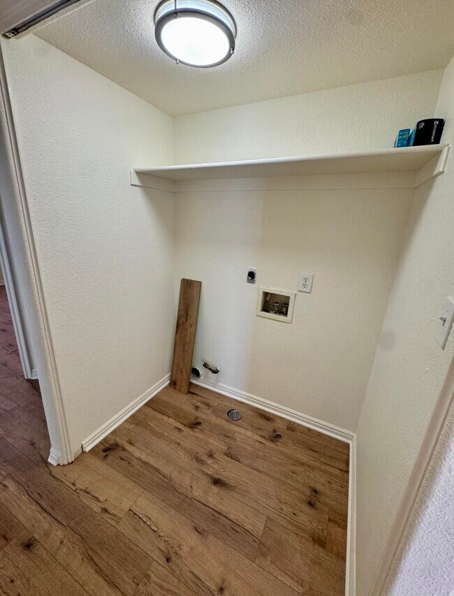 Building Photo - 1122 E 300 S