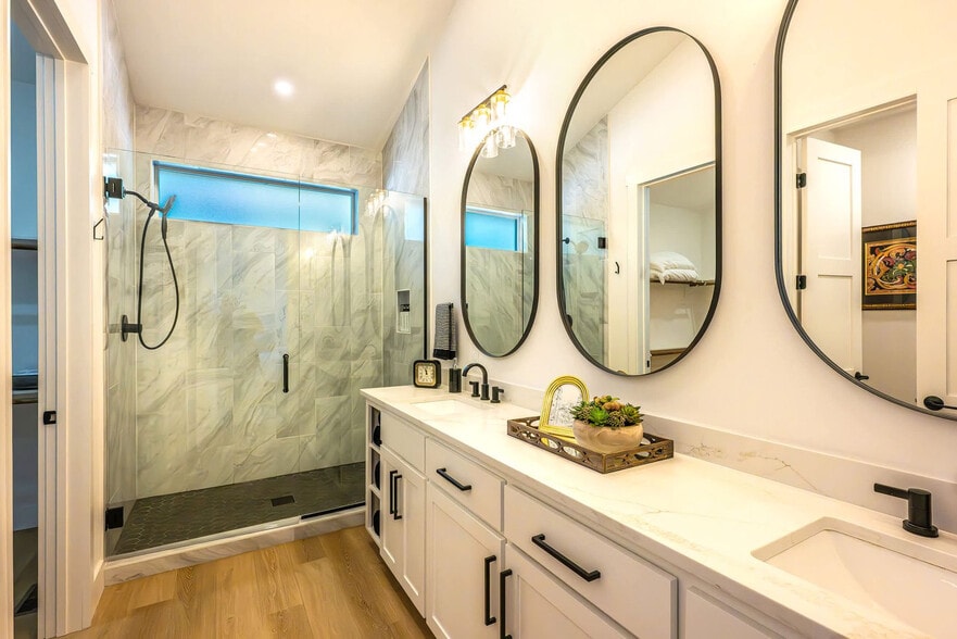 Building Photo - 3373 Mountain View Blvd