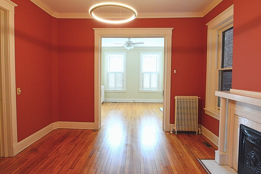 Building Photo - 2025 Grove Ave