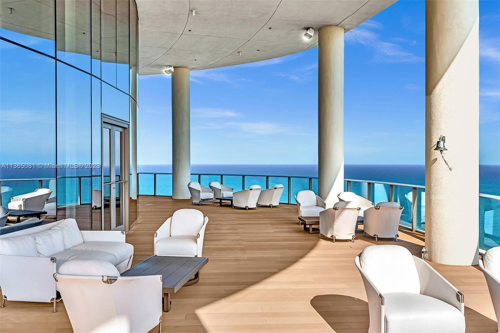 Building Photo - 15701 Collins Ave